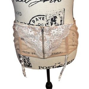 Victoria’s Secret Nude Lace Garter Belt